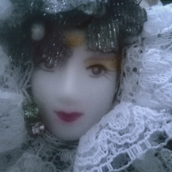 Vintage Doll Face Brooch - Picture 2 of 6